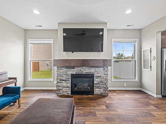 4th image of 5506 Goldenrod Ln