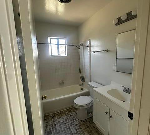 4th image of 137 De Anza Dr