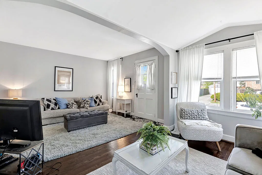 2 bed, 1037 sqft, $1,825 — Photo 4
