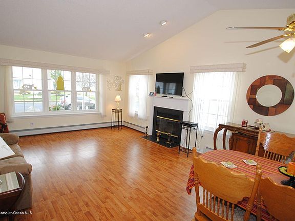 4th image of 12 Kendal Dr