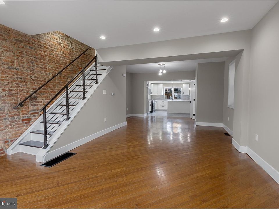 1st image of 240 Richmond St