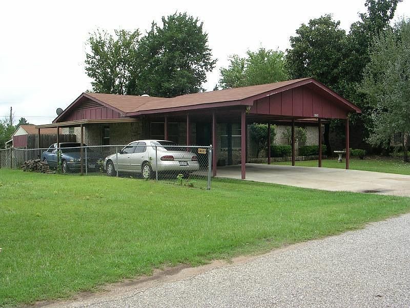 1st image of 828 Bluebonnet Dr