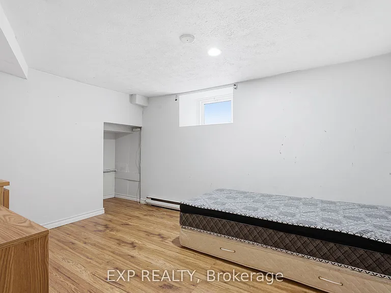 30 Regina St N — Photo 18