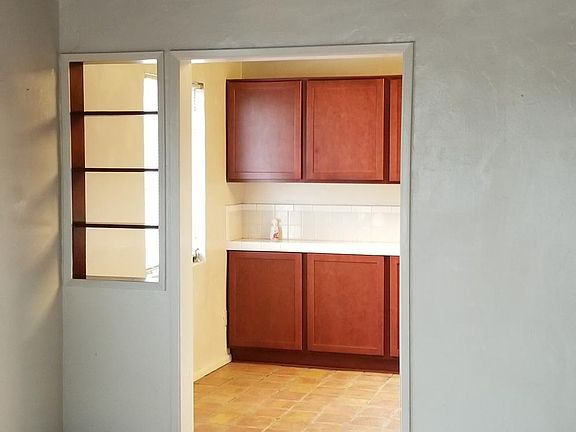 Looking into Kitchen Bkfst area from front door