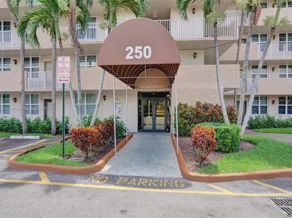 250 Jacaranda Dr APT 206, Plantation, FL 33324