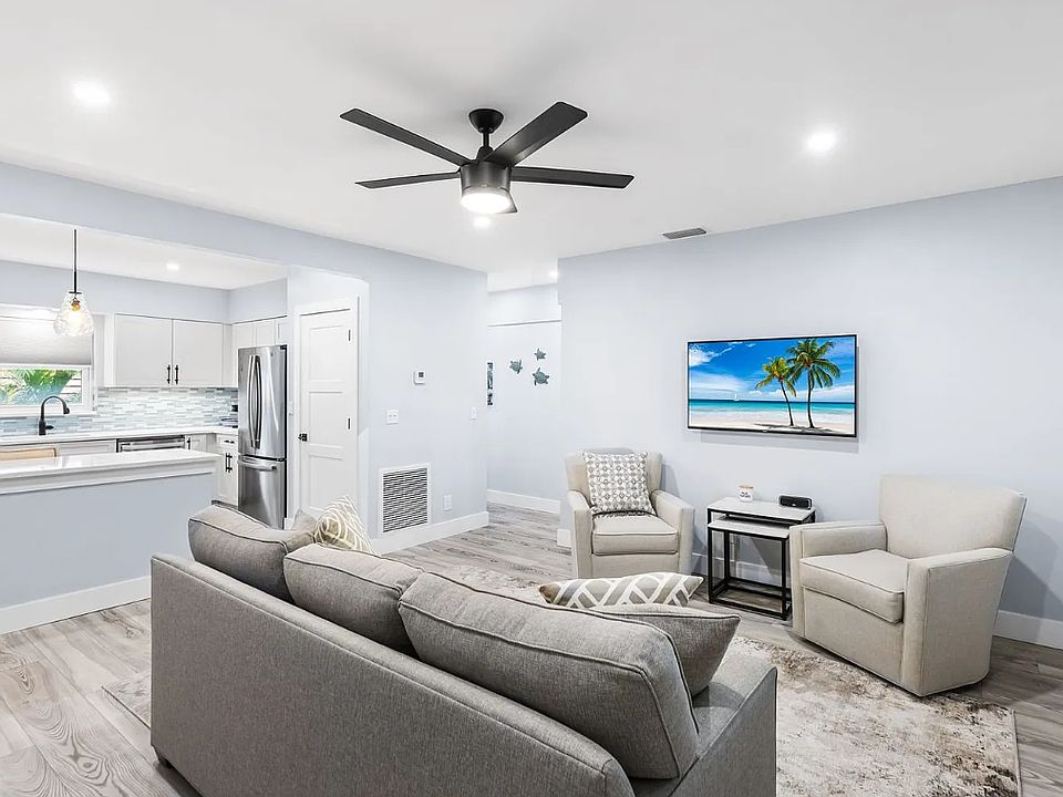 1st image of 940 3rd St S APT 204