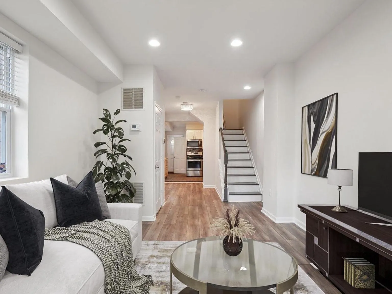 2 bed, 1.5 bath, 1118 sqft, $2,450 — Photo 2