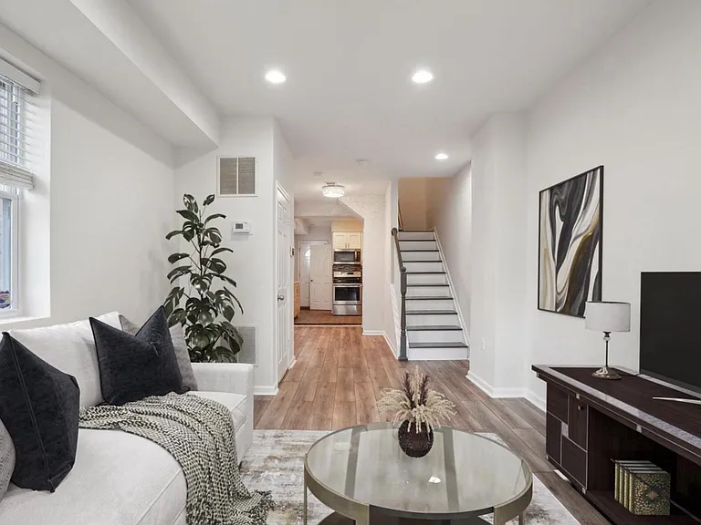 2241 Prout St SE — Photo 2