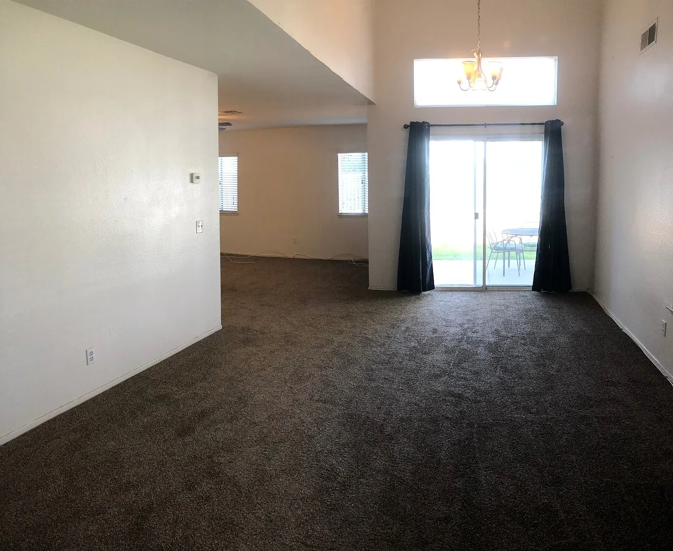 Desirable 3 bedroom / 2.5 Bathroom Mission Grove, Riverside Home — Photo 2