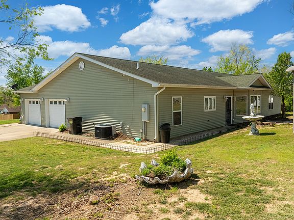 3rd image of 10 Peachtree Pl