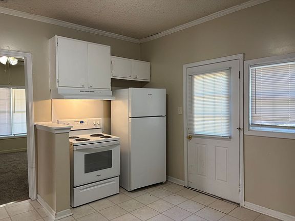 4th image of 109 Wayside St