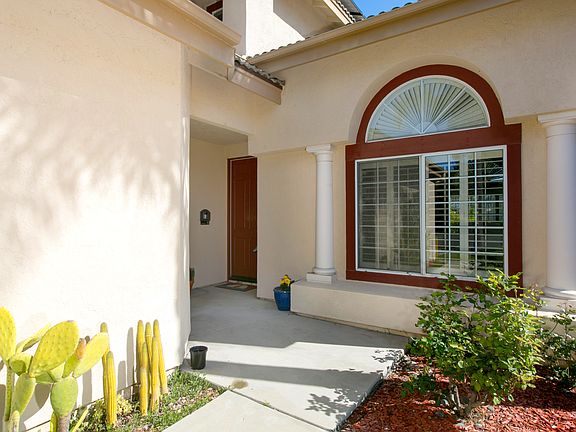 4th image of 921 Lilac Ct