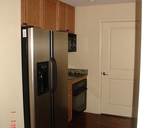 4th image of 925 N Lincoln St #11D-S