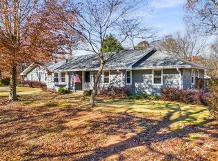 2498 Glenbonnie Dr, Dunwoody, GA 30360