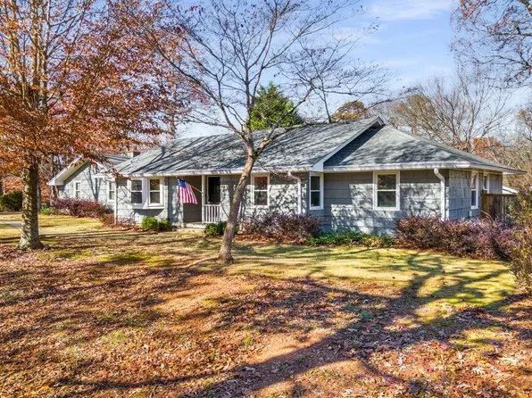 2498 Glenbonnie Dr, Dunwoody, GA 30360