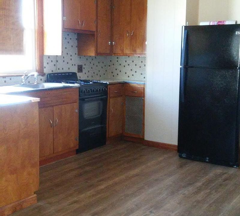 1st image of 338 Fern Ave #1