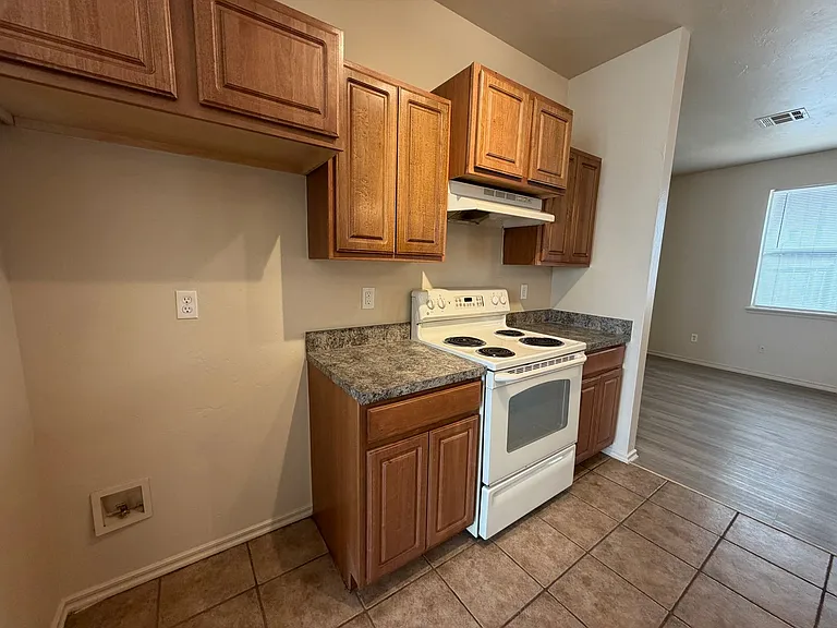 200 Chalmette Dr — Photo 9