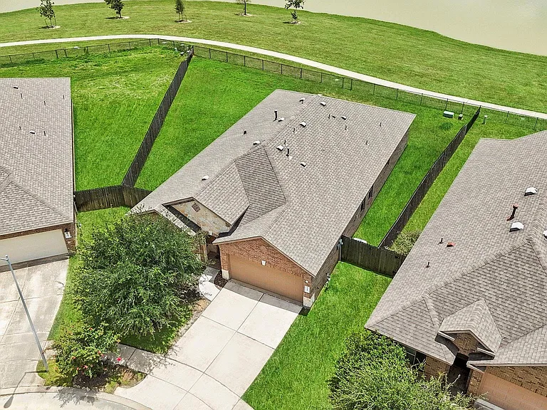 23607 Legano Dr — Photo 44