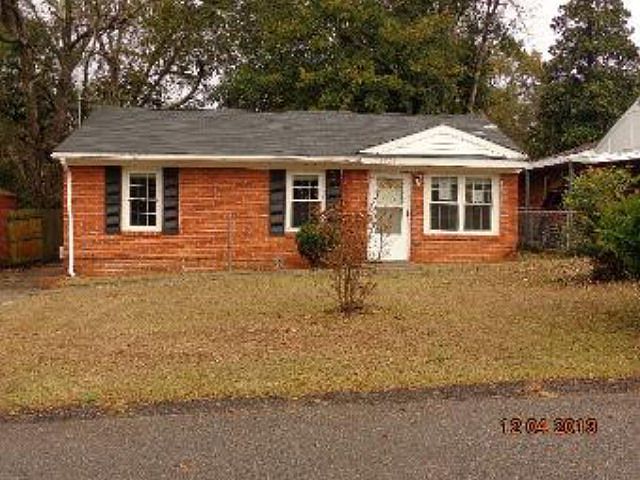 2nd image of 2745 Magnolia Ave