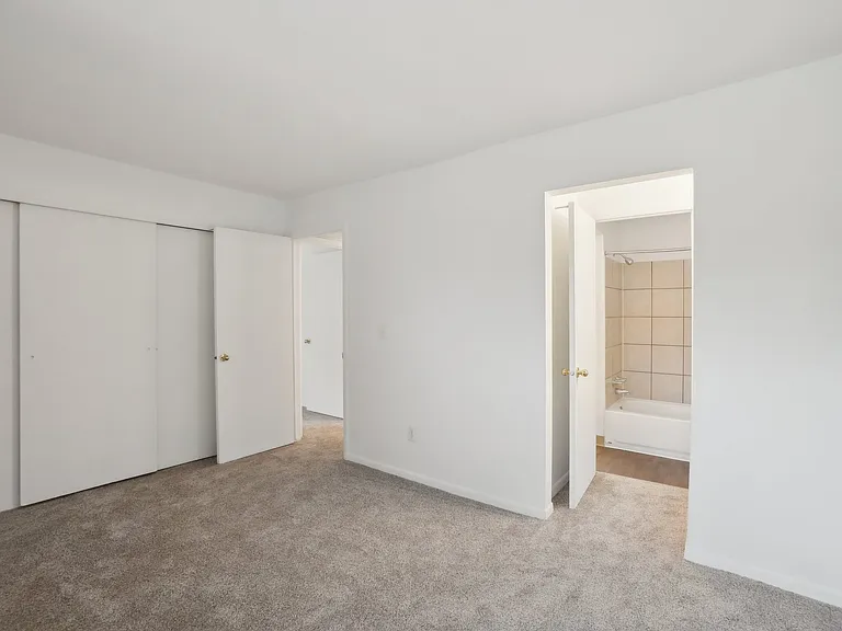 Kimberly Club Apartments — Photo 79
