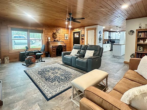 5th image of 673 Arrowhead Rd