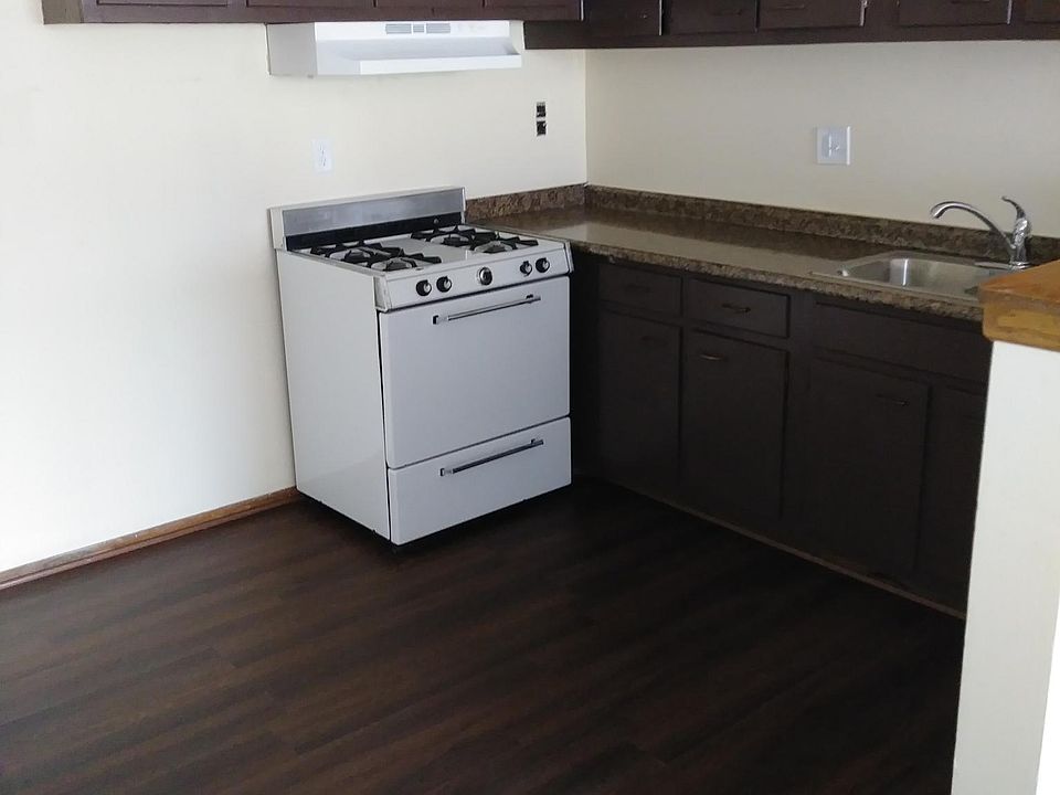 2nd image of 1020 N Main St