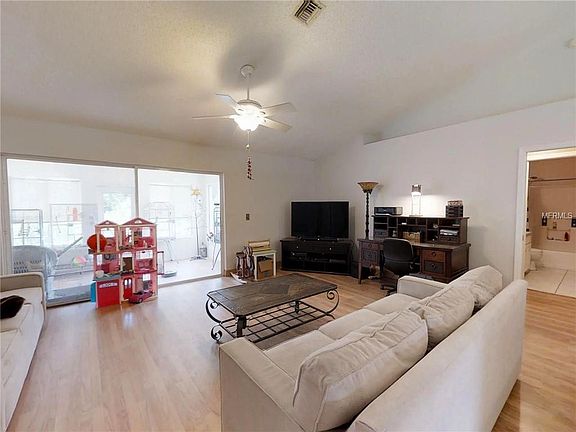 4th image of 2073 Galveston Ave