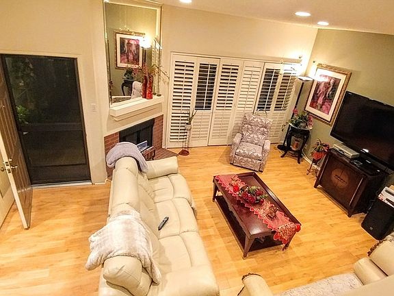 3rd image of 18332 Collins St Unit F