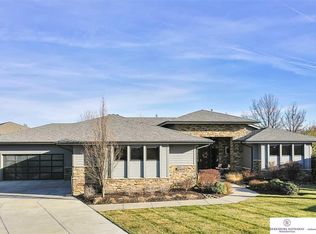 16812 Spring Plz, Omaha, NE 68130