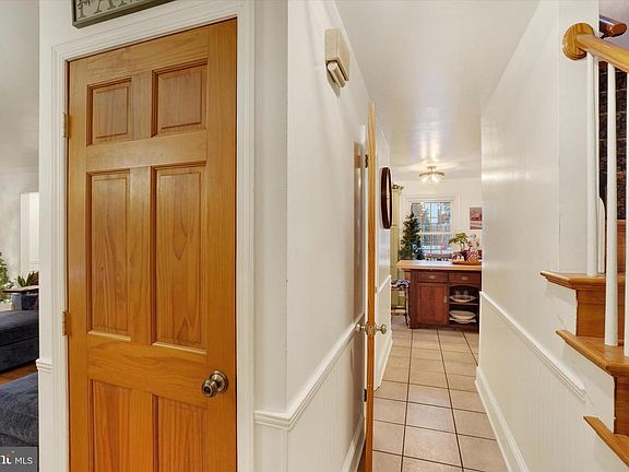 3rd image of 333 Ashford Dr