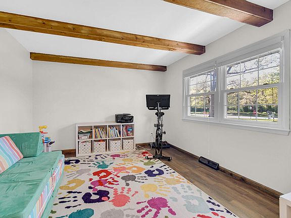 5th image of 4964 Locksley Dr E