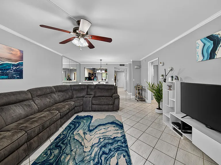2200 S Cypress Bend Dr #101 — Photo 14