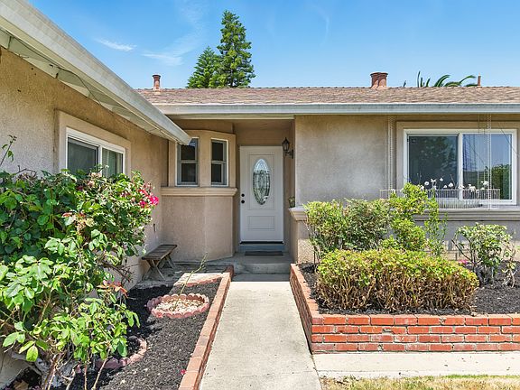 2nd image of 32250 Crest Ln