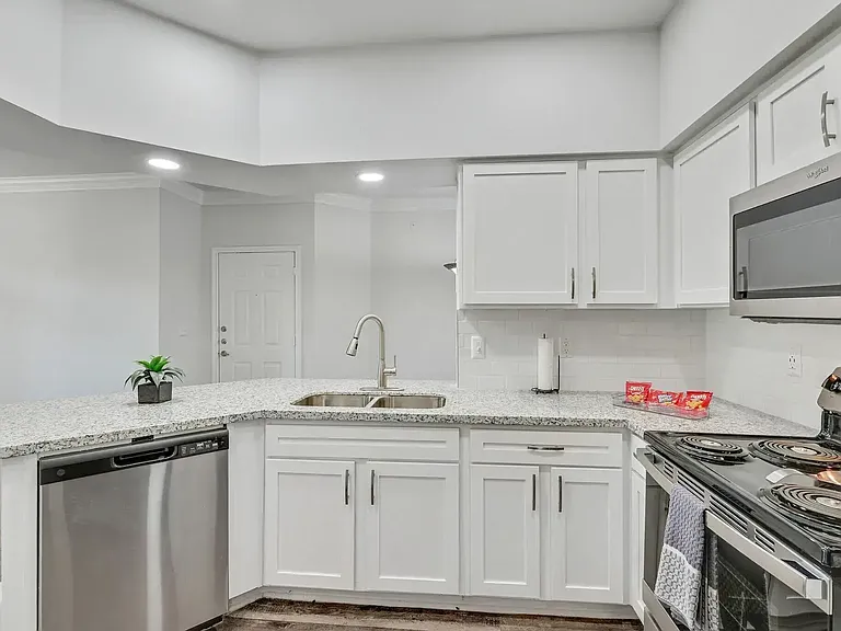 Aura at Westchase — Photo 12