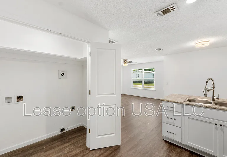 34 Pine St #B — Photo 15