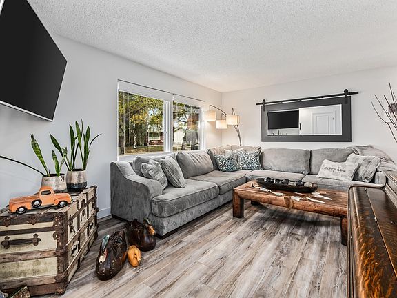 4th image of 17 Laurier Cres