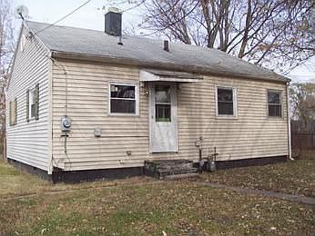 4th image of 2642 Holland St