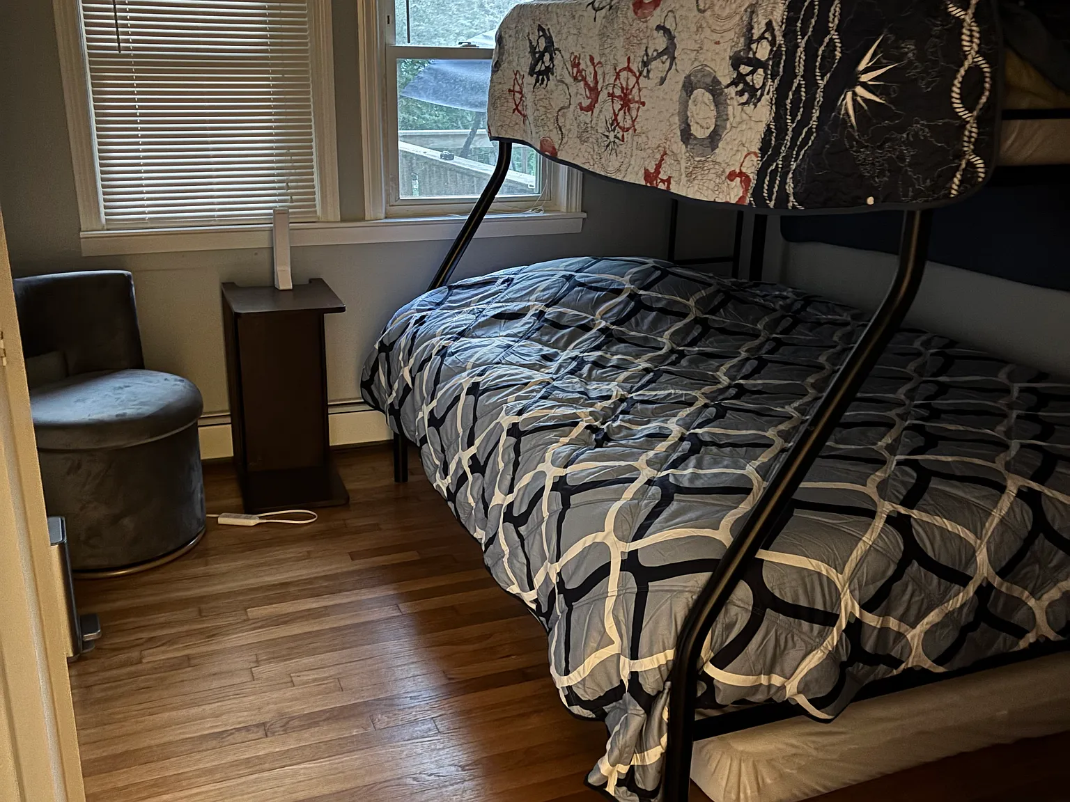 3 bed, 864 sqft, $2,200 — Photo 2