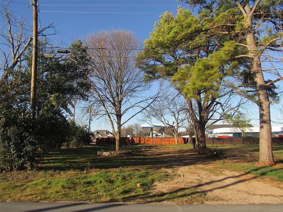 1st image of 405 E Boyd Ave