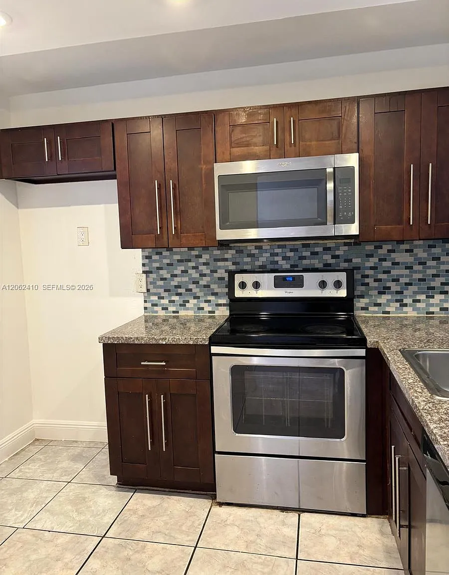 Point South Condo — Photo 1