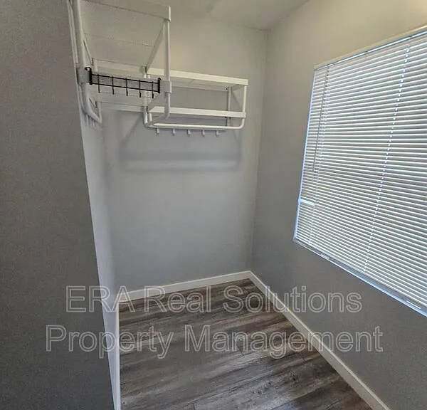 1094 Oakwood Ave — Photo 15