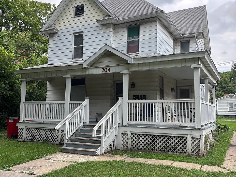 704 W White St #1