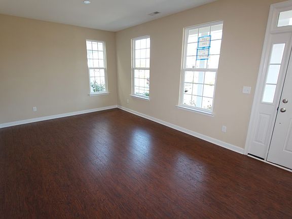 4th image of 207 Goldin Dr