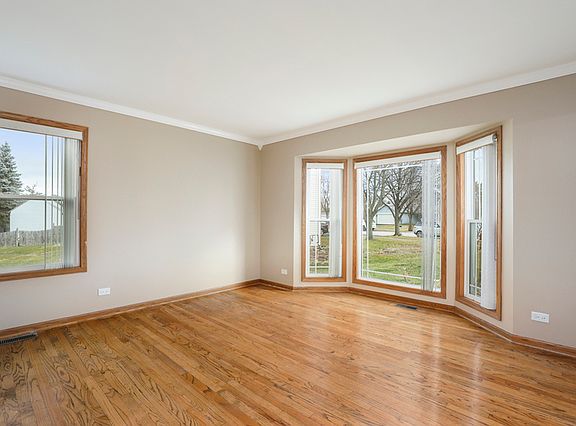 3rd image of 3960 Ludington Ct