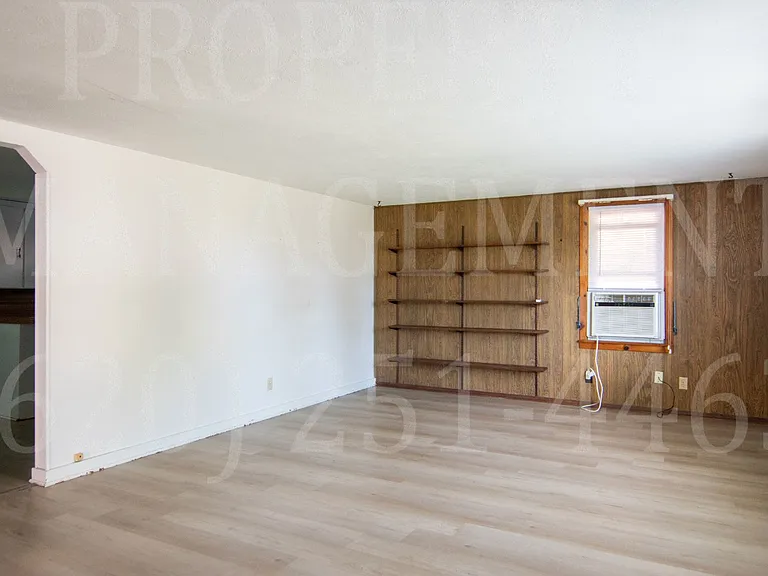 118 W Jackson St — Photo 9