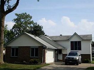 4 Old Farm Ct, Depew, NY 14043