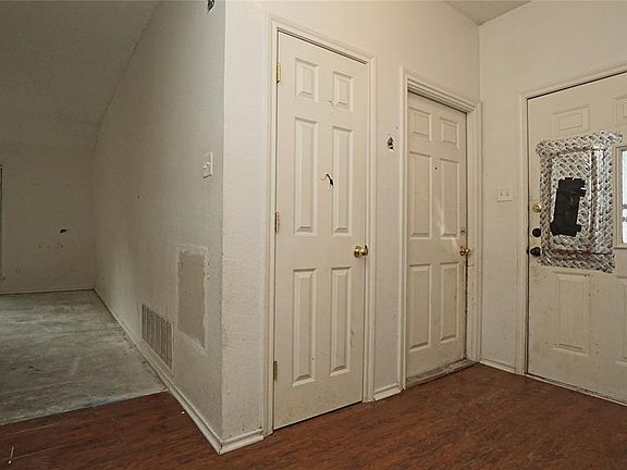 3rd image of 6329 Rockhaven Dr