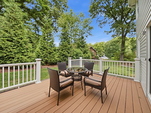 5th image of 9 Sparhawk Dr