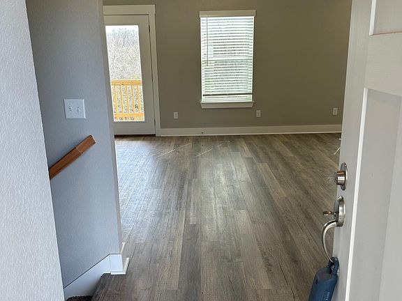 2nd image of 7 Hoyer Ln