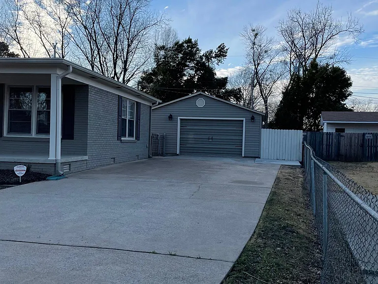 2808 Shaver Dr SW — Photo 11